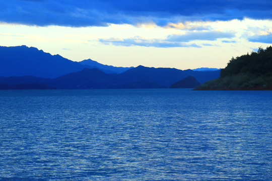 湖光山色朝阳