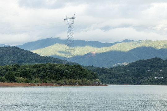 湖光山色电塔