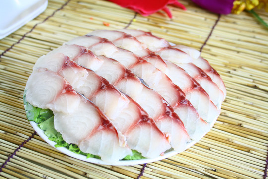 火锅涮鱼肉