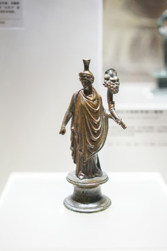 幸运女神伊西斯铜像