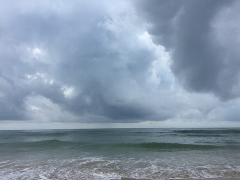 清晨大角湾海边沙滩风景