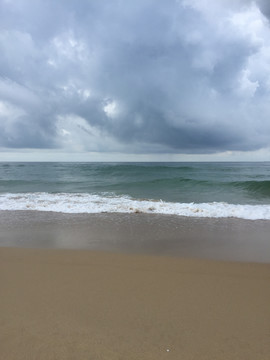 清晨大角湾海边沙滩风景