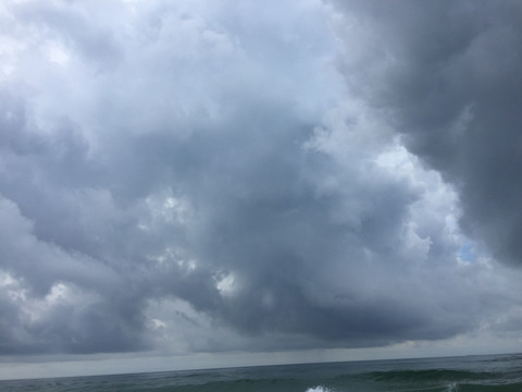 清晨大角湾海边沙滩天空风景