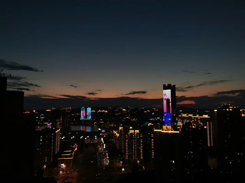 灯火阑珊的都市夜景