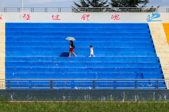 校园建筑运动场