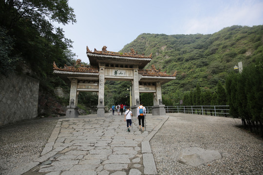 徒步登华山牌坊门楼