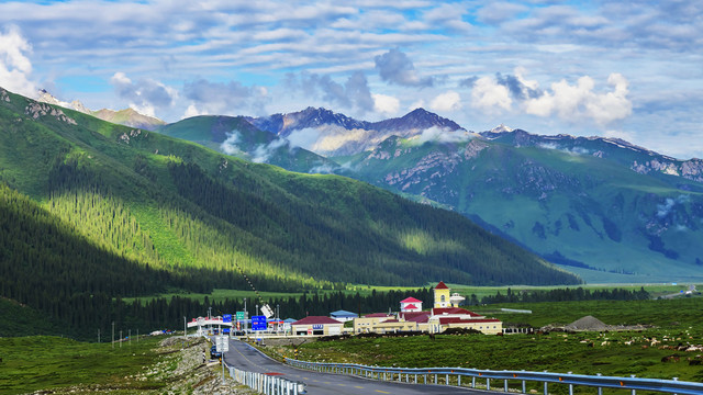 的库公路风光