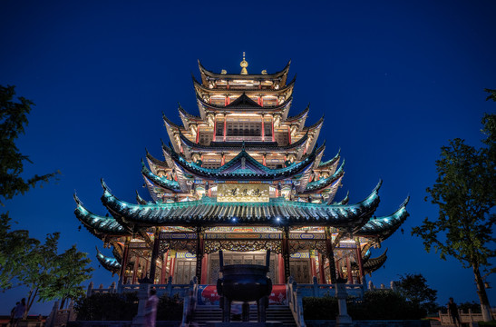 重庆鸿恩寺公园鸿恩阁夜景