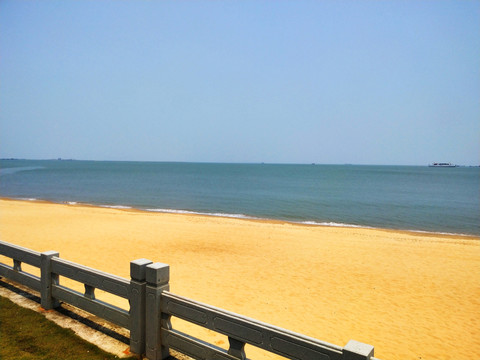 海南岛海口市西秀海滩实景