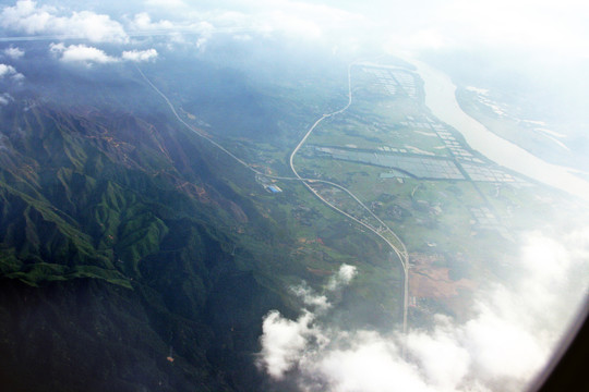 鸟瞰山川河流