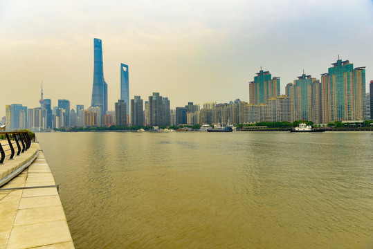 上海黄浦江畔