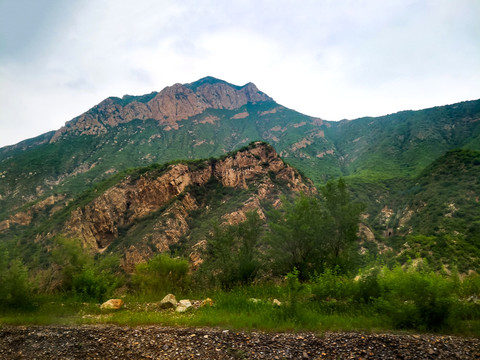 连绵群山