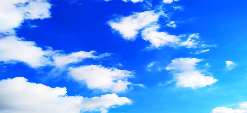 蓝天白云长幅照片