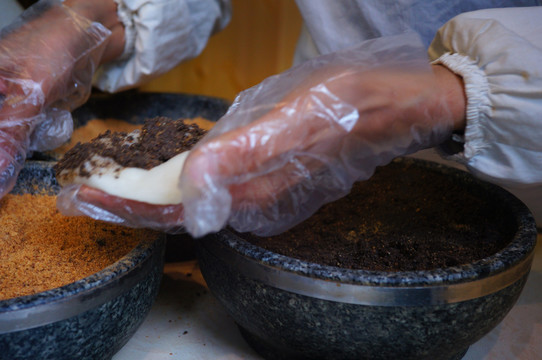 云贵川传统民间美食工艺糯米粑粑