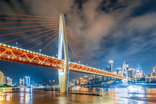 重庆渝中区东水门长江大桥夜景