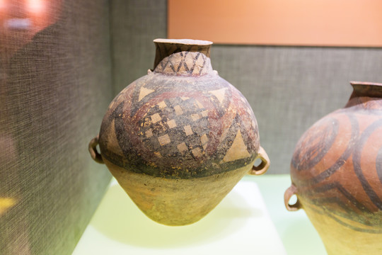 中国农业博物馆四圈菱形纹双耳罐