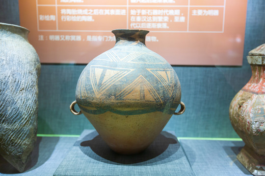 中国农业博物馆三角纹双耳罐