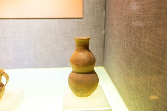 北京中国农业博物馆素面葫芦形瓶