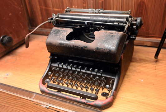 古董英文打字机