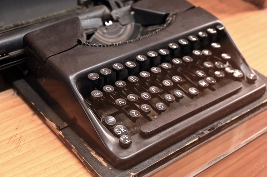 古旧打字机键盘