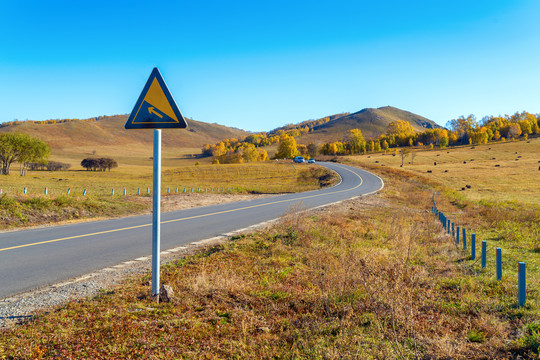 大草原上的公路