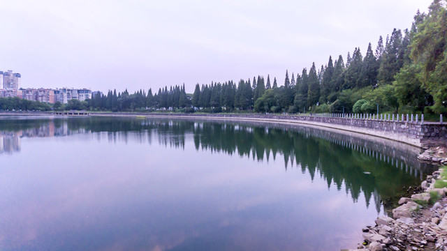 湖畔风景