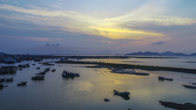 渔港的早晨