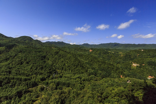 中国甘肃省天水市麦积山石窟风光