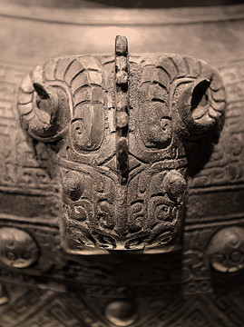 中国古代青铜器动物头像纹饰特写