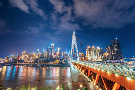 重庆城市建筑与东水门大桥夜景