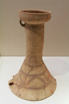 4000年前三角纹彩陶鼓
