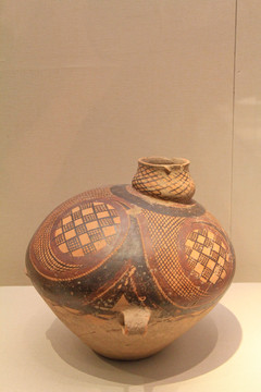 4000年前彩陶鸟形壶