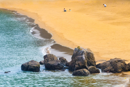 沙滩海浪礁石