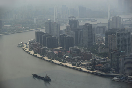 雾霾天南浦江建筑