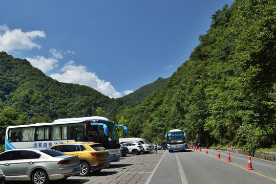 神农架风光停车场