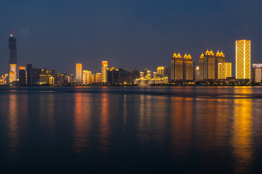 武汉夏日城市天际线夜景风光