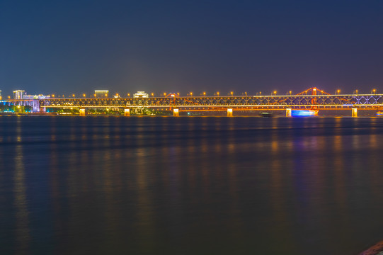 武汉夏日城市天际线夜景风光