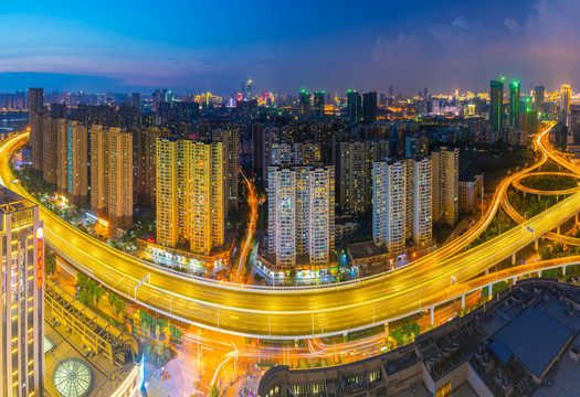 武汉夏日城市天际线夜景风光