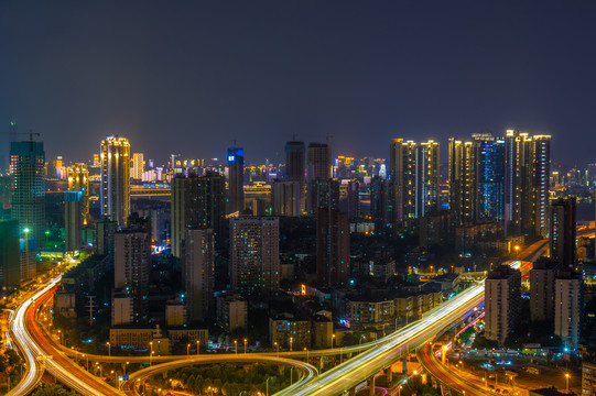 武汉夏日城市天际线夜景风光