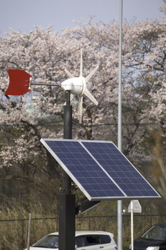 风力太阳能发电杆