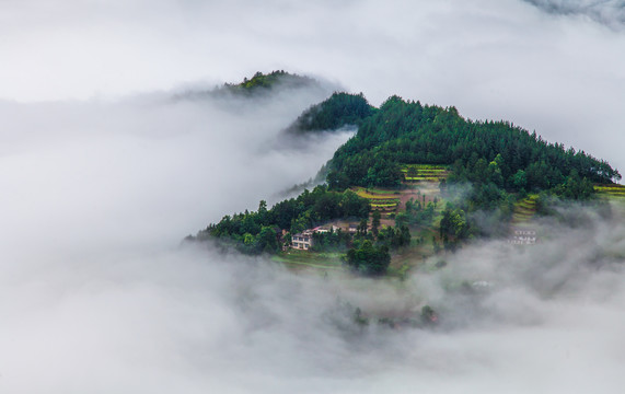 避暑胜地苏马荡云海飘渺