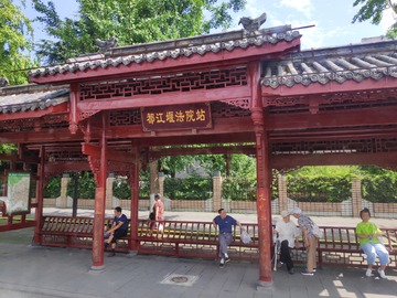 中式建筑公交车站