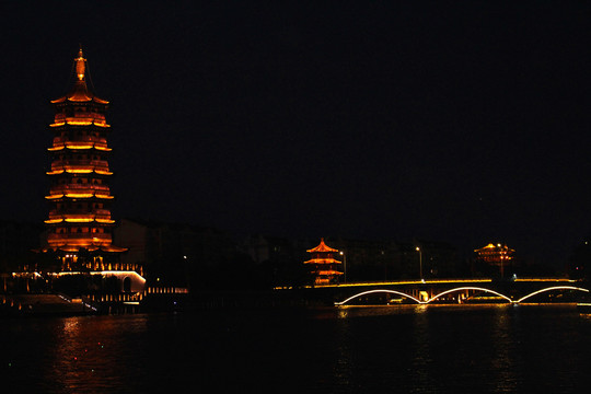 夜空下的城市夜景