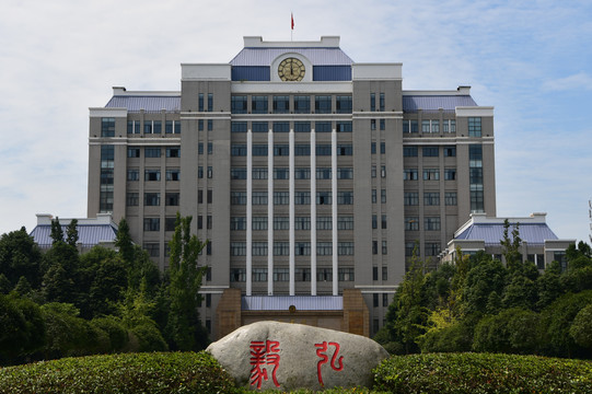 成都工业学院