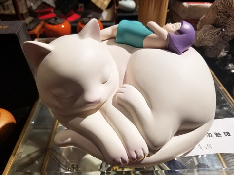 小猫雕塑