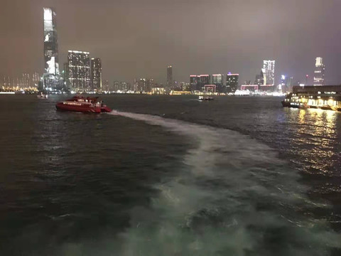 水上城市夜景