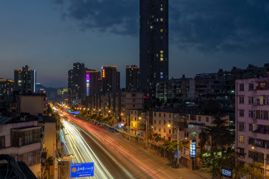 滇缅大道夜景