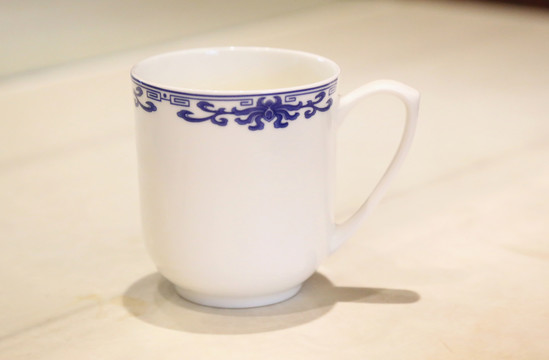 瓷茶杯