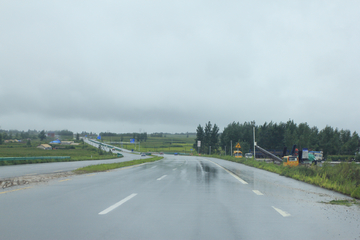 雨中的公路