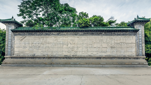 济南大明湖公园曾公画壁
